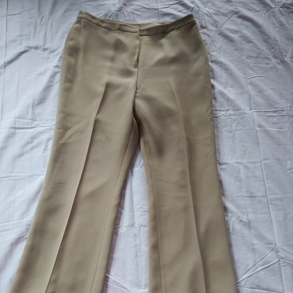 Tahari. 2 piece pant suit - Picture 3 of 8